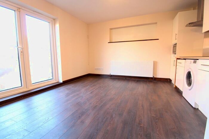 1 Bedroom Flat To Rent In Sussex Way, Canvey Island, Essex, SS8