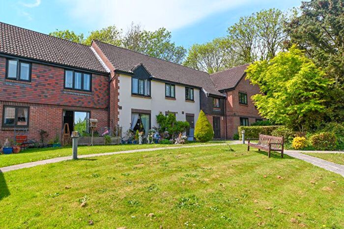 2 Bedroom Retirement Property For Sale In Havant Road, Horndean, PO8