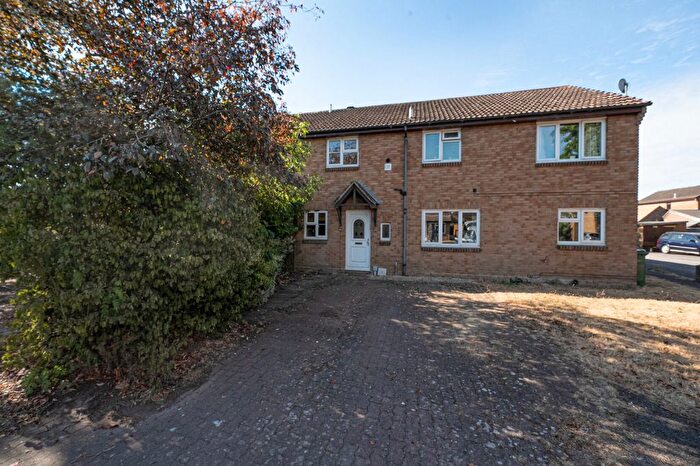 2 Bedroom Terraced House For Sale In Bowes Road, Thatcham, Berkshire, RG19
