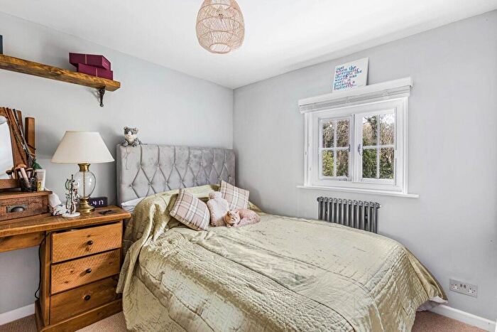 2 Bedroom Cottage To Rent In High Road, Essendon, AL9