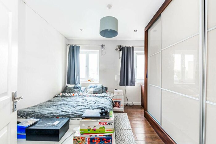 2 Bedroom Flat To Rent In Kingsland High Street, Dalston, London, E8