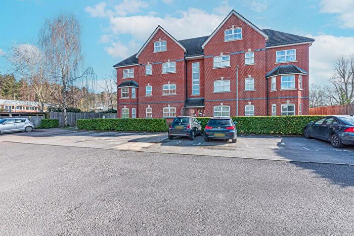 2 Bedroom Apartment To Rent In St Francis Close, Crowthorne, RG45