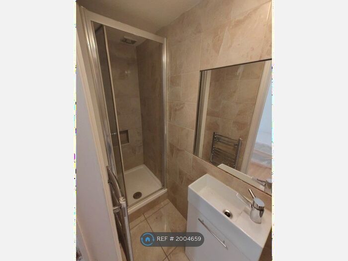 Studio To Rent In Highgate Hill, London, N19