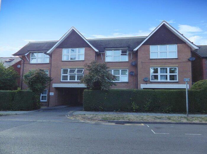 2 Bedroom Flat To Rent In Bierton Road, Aylesbury, Buckinghamshire, HP20