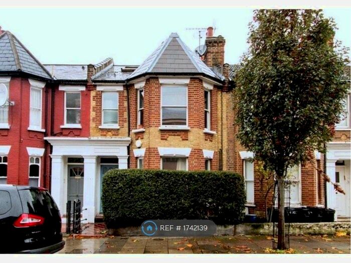3 Bedroom Flat To Rent In Geldeston Road, London, E5
