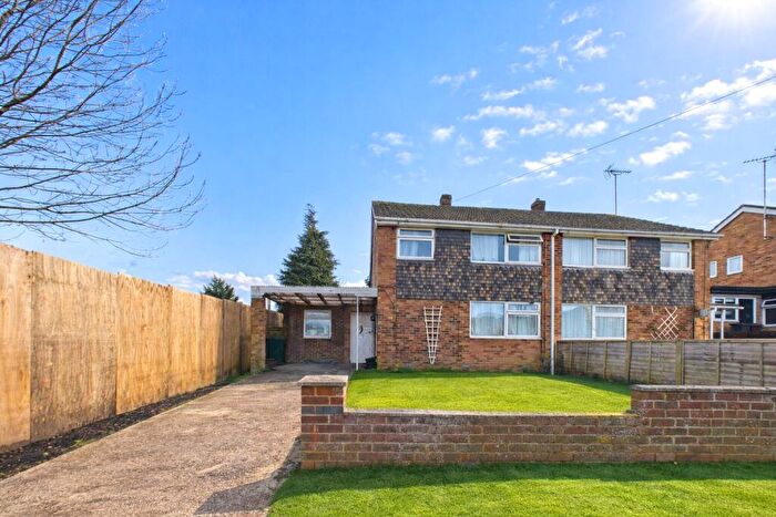 3 Bedroom Semi Detached House For Sale In Dee Road, Reading, Berkshire, RG30