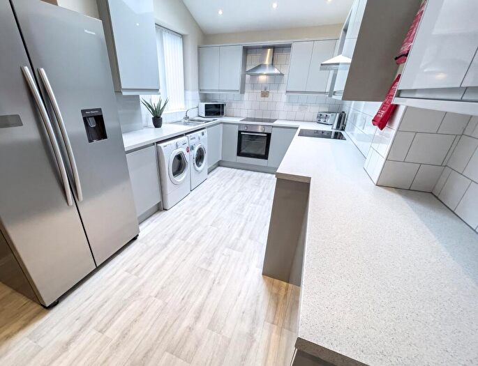 1 Bedroom House To Rent In Leopold Road, L7