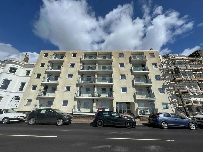 2 Bedroom Flat To Rent In South Terrace, Littlehampton, BN17