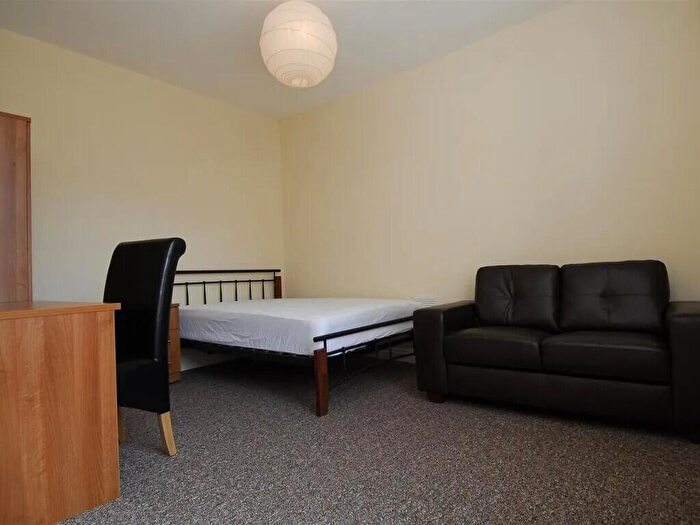 3 Bedroom Apartment To Rent In North Street, PL4