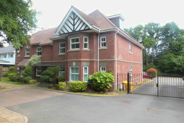 2 Bedroom Flat To Rent In Tudor Court, London Road, Windlesham, GU20