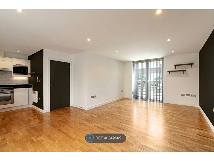 1 Bedroom Flat To Rent In Island Apartments, London, N1
