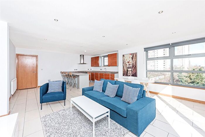 2 Bedroom Flat To Rent In North Road, Brentford, TW8