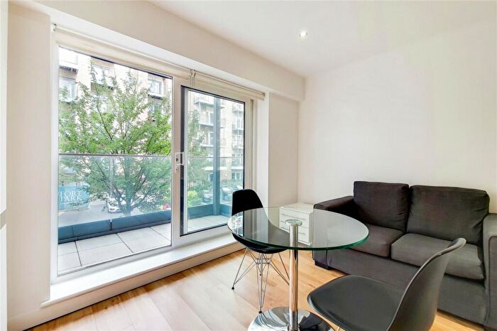 Apartment To Rent In Commander Avenue, Barnet, NW9