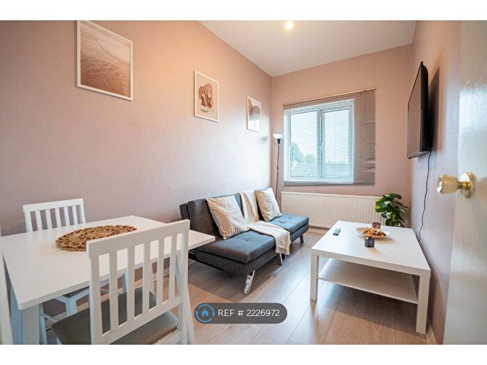 2 Bedroom Flat To Rent In Selhurst Road, London, SE25