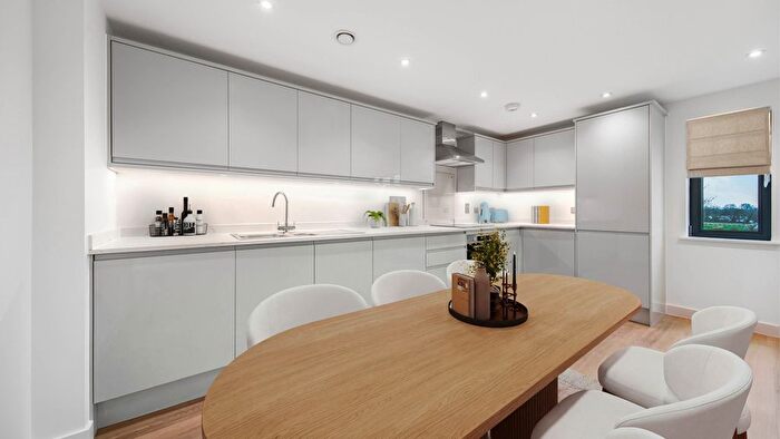 1 Bedroom Flat For Sale In Portsmouth Road, Esher, KT10