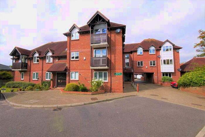 2 Bedroom Apartment To Rent In North Court, Summerfields, Ingatestone, CM4