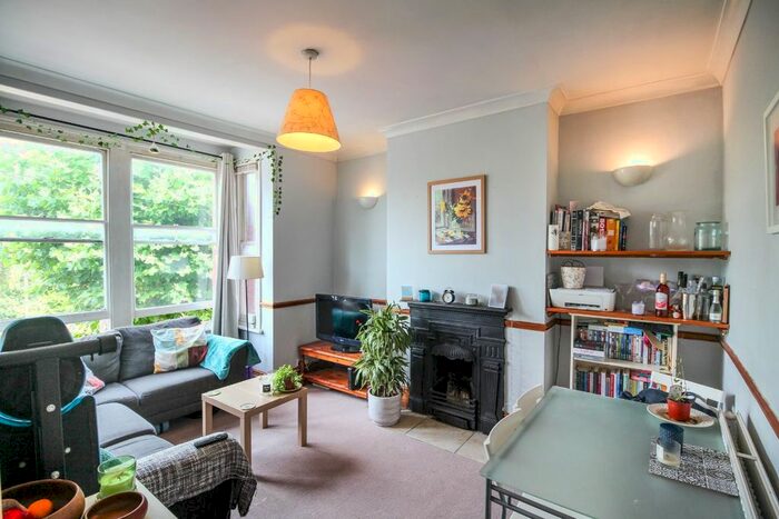 2 Bedroom Flat To Rent In Squires Lane, London, N3