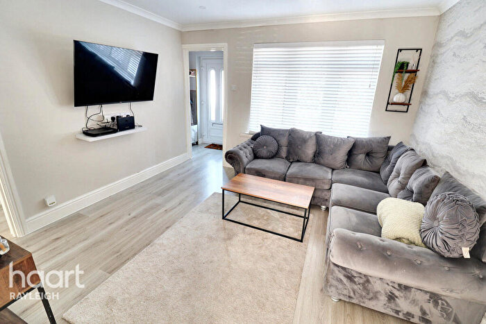 3 Bedroom Detached Bungalow For Sale In Tilburg Road, Canvey Island, SS8