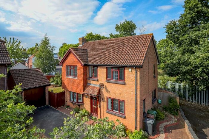 3 Bedroom Detached House To Rent In Honeylands Way, Exeter, EX4