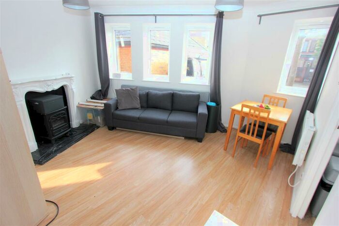2 Bedroom Apartment To Rent In Lime Close, Wapping, London, E1W