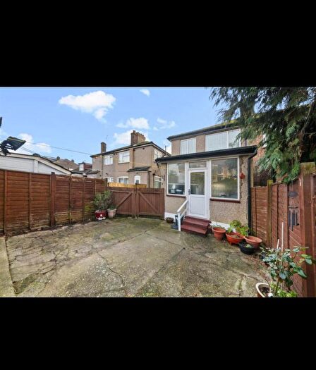4 Bedroom Semi-Detached House To Rent In Maple Road, Yeading, Hayes, UB4