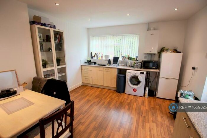 3 Bedroom Semi-Detached House To Rent In Reservoir Road, Selly Oak, Birmingham, B29
