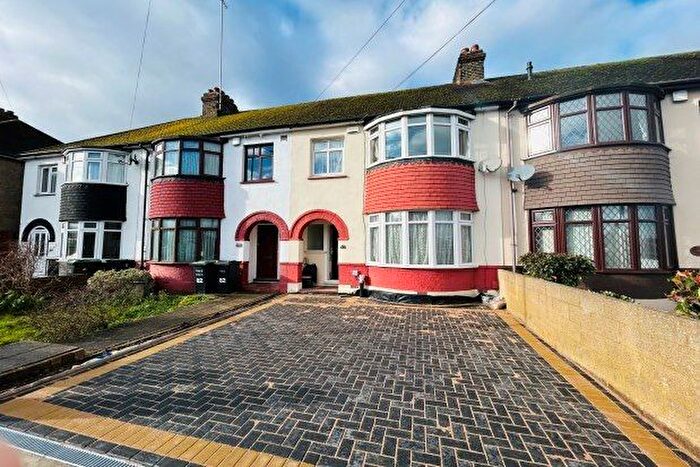 3 Bedroom Property To Rent In Abbey Road, Gravesend, DA12