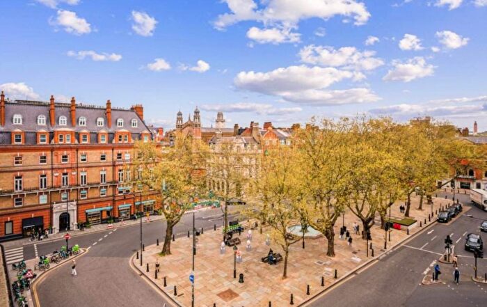 3 Bedroom Flat To Rent In Harrogate House, Sloane Square, SW1W