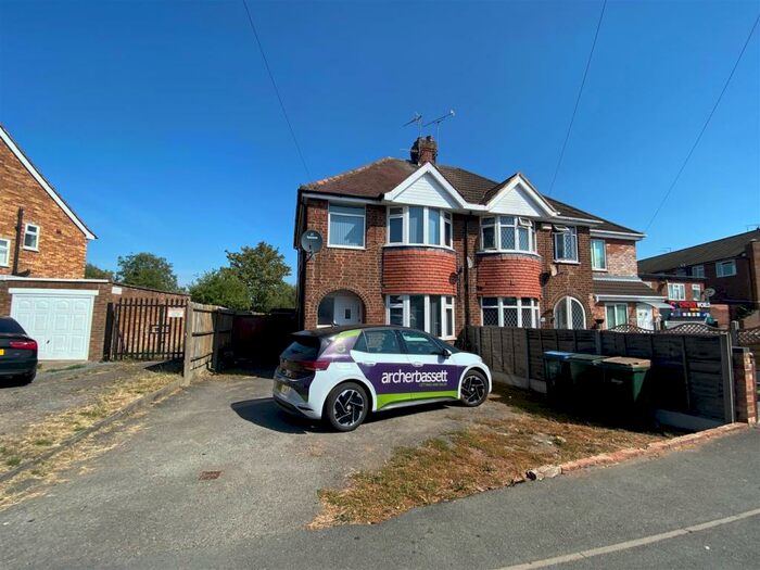 3 Bedroom Semi-Detached House To Rent In Blackberry Lane, Wyken, Coventry, CV2