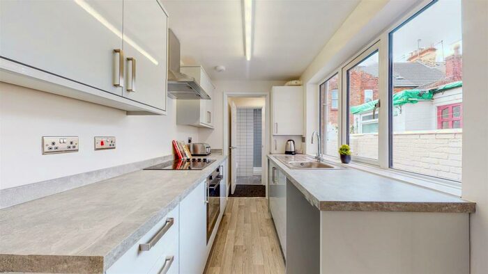 2 Bedroom Terraced House To Rent In Chesnut Avenue, Hull, HU5