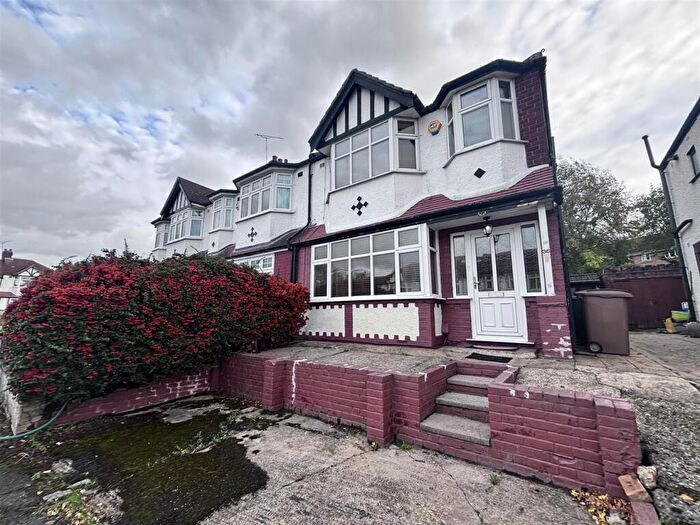 3 Bedroom End Of Terrace House To Rent In Beech Hall Crescent, London, E4