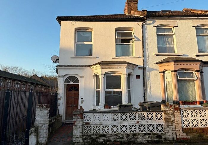 4 Bedroom Block Of Flats For Sale In Sperling Road, Tottenham, London, N17
