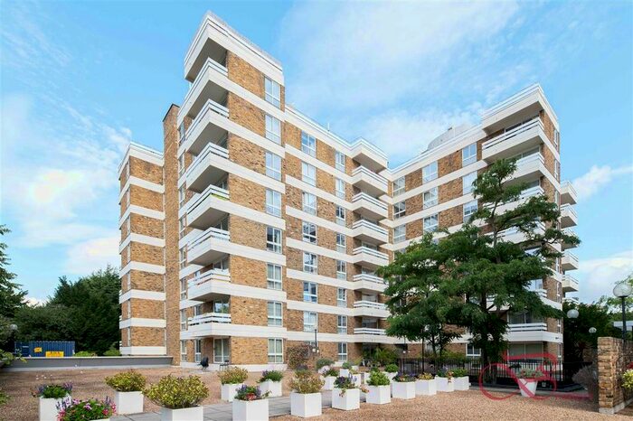 2 Bedroom Flat To Rent In March Court, Warwick Drive, Putney, SW15