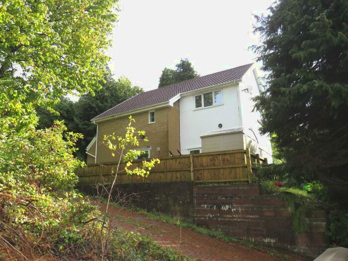 2 Bedroom Flat To Rent In Heol Y Bryn, Rhydyfelin, Pontypridd, CF37