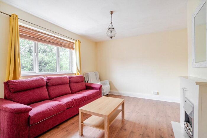 2 Bedroom Flat To Rent In Kirkdale, London, SE26