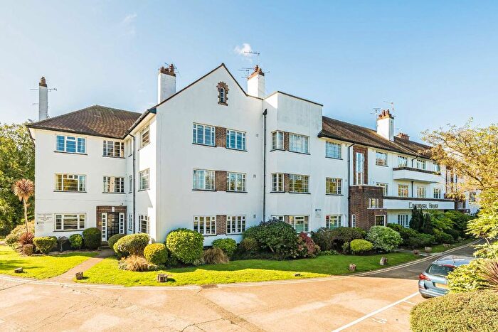 2 Bedroom Flat For Sale In Chertsey Road, St Margarets, TW1