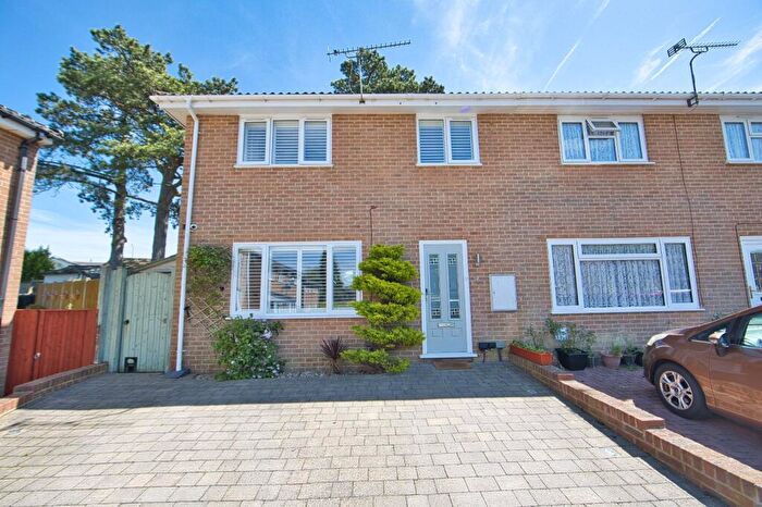 3 Bedroom End Of Terrace House For Sale In Guilford Avenue, Whitfield, Dover, Kent, CT16