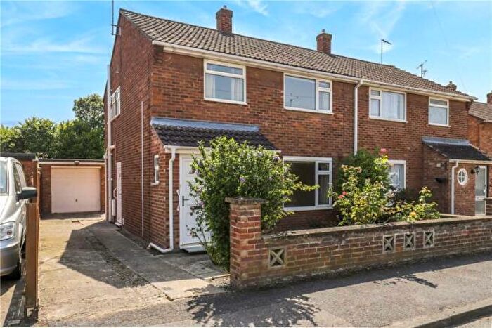 3 Bedroom Semi-Detached House To Rent In Desmond Avenue, CB2