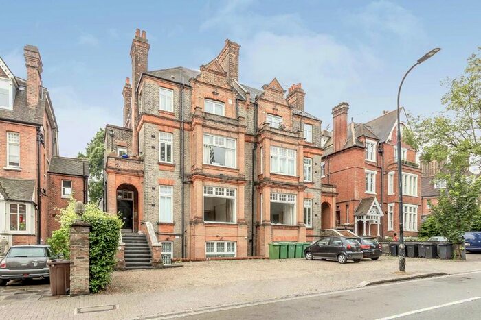 2 Bedroom Flat To Rent In East Heath Road, London, NW3