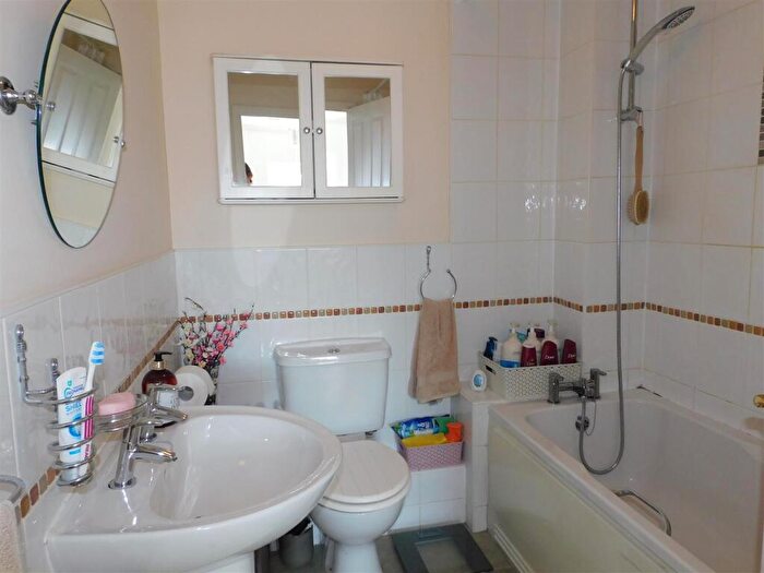 3 Bedroom End Of Terrace House For Sale In Chard Road, Axminster, EX13