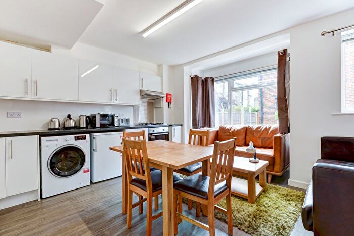 5 Bedroom Semi-Detached House To Rent In Bristol Gardens, Brighton, BN2