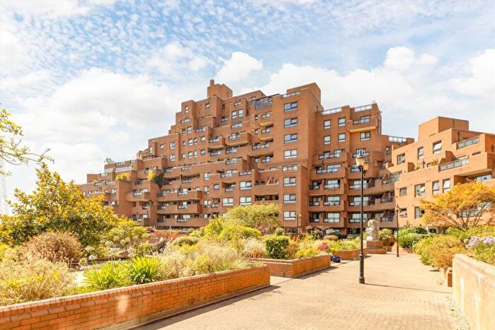 2 Bedroom Flat To Rent In The Highway, Wapping, E1W