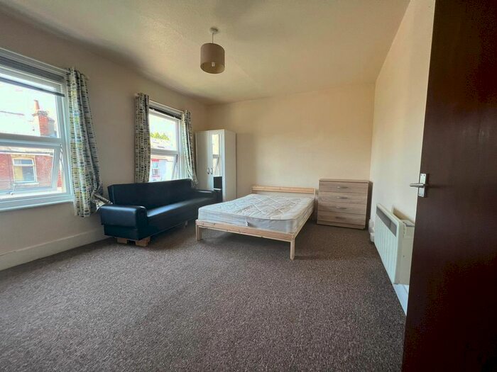 1 Bedroom Flat To Rent In Cumberland Road, Reading, RG1