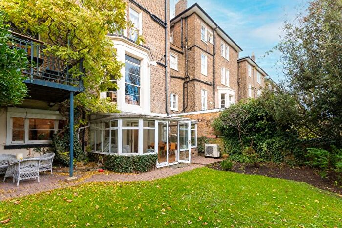 3 Bedroom Flat To Rent In King Henrys Road, London, NW3