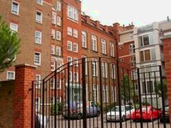 3 Bedroom Flat To Rent In Lawn Lane, London, SW8