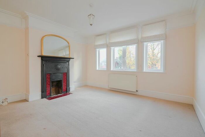 2 Bedroom Flat To Rent In North Worple Way, London, SW14