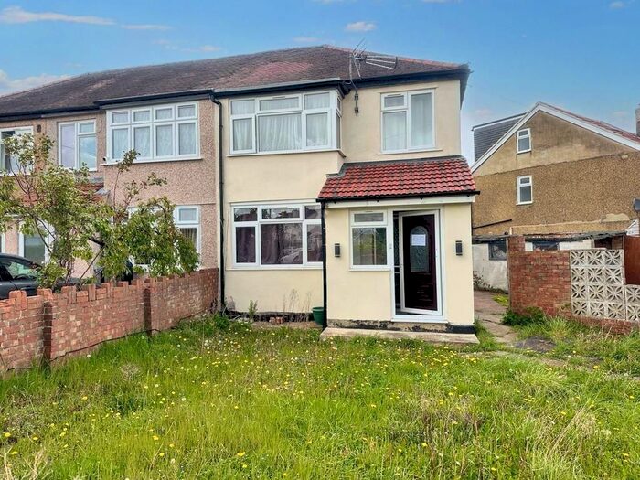 3 Bedroom End Of Terrace House To Rent In Leybourne Road, Uxbridge, UB10
