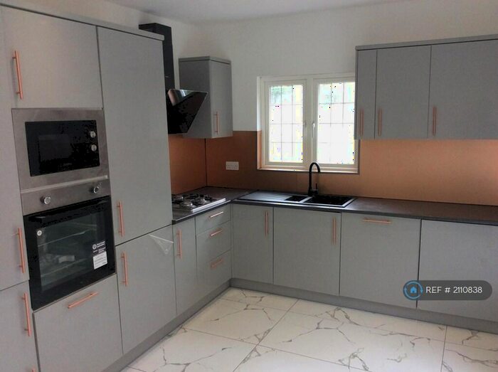 4 Bedroom Terraced House To Rent In Park Grove, Hull, HU5