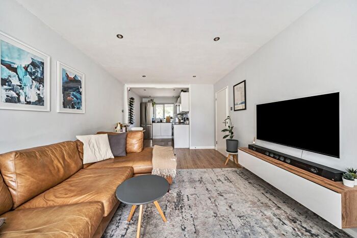 1 Bedroom Flat For Sale In St. Pauls Close, London, W5