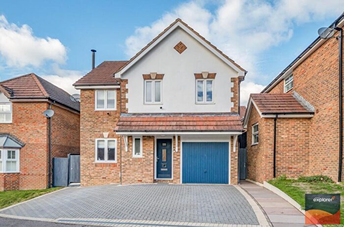 5 Bedroom Detached House For Sale In Foxs Furlong, Chineham, RG24